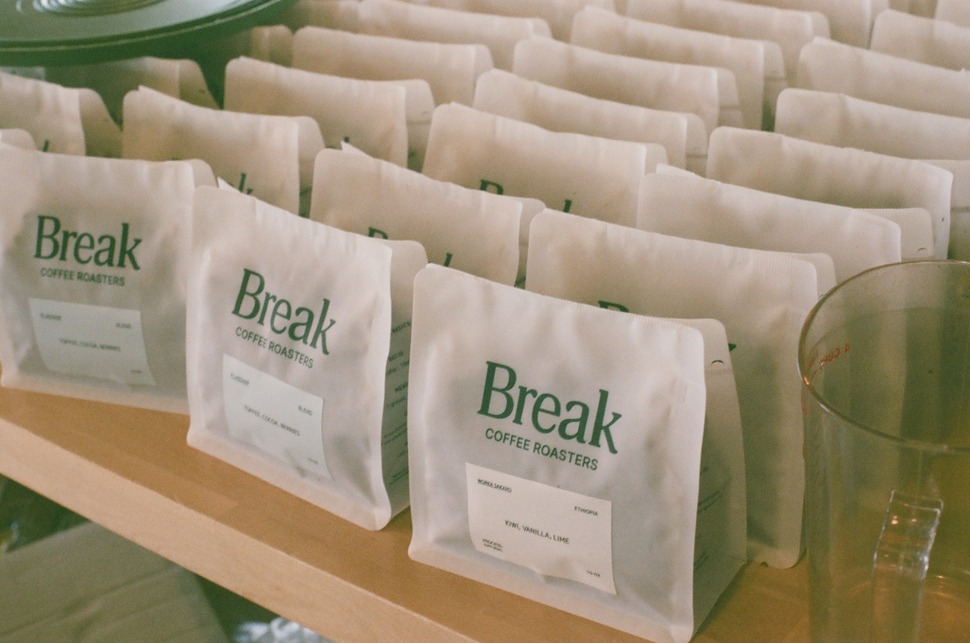 Rows of packaged coffee bags with the brand 'Break' displayed, indicating they are single origin coffees.