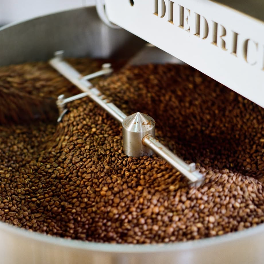 Coffee grinder with coffee beans and 'Diederik' branding.